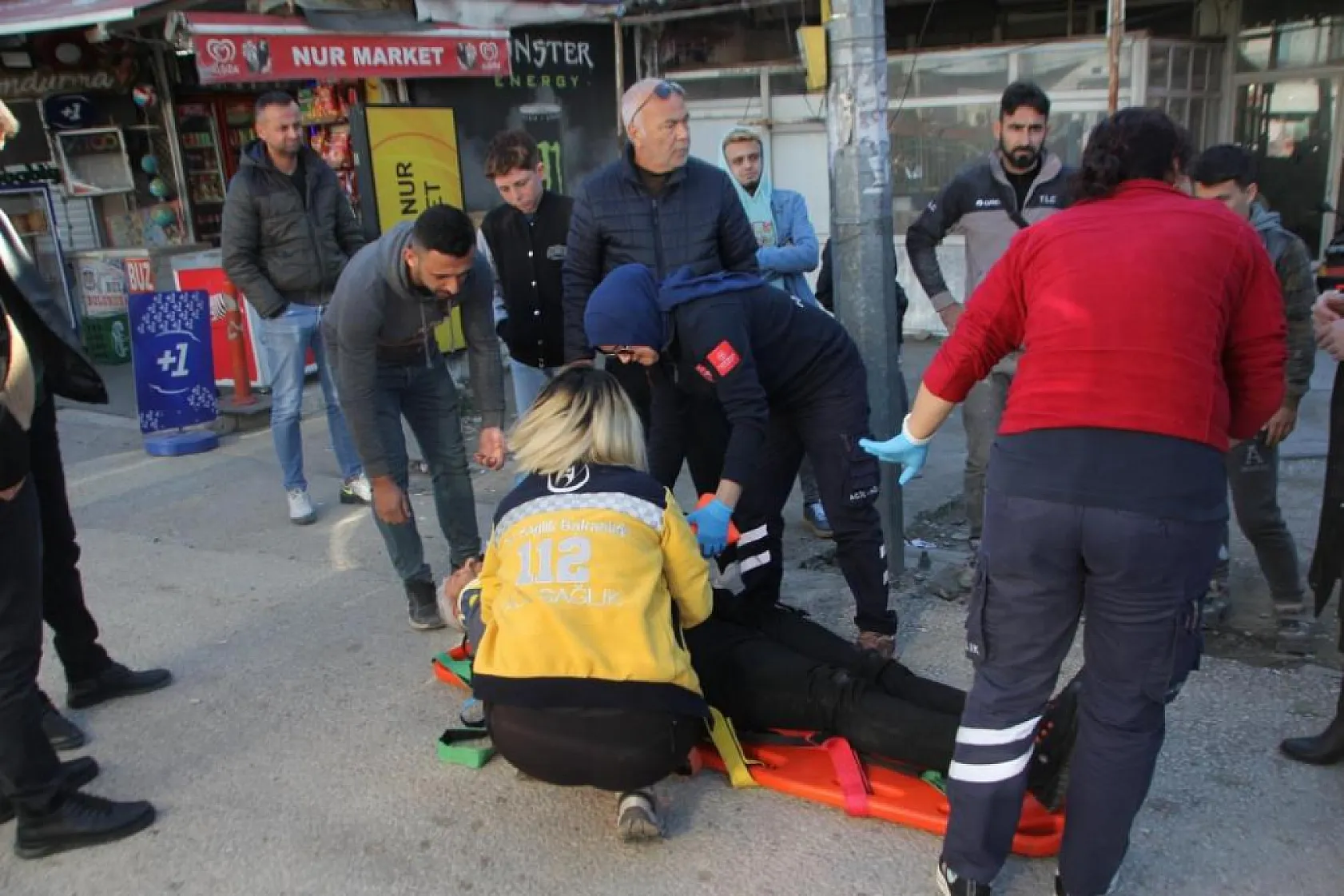 Babasının kaza yaptığını öğrenen oğlu paniğe kapılınca yayaya çarptı