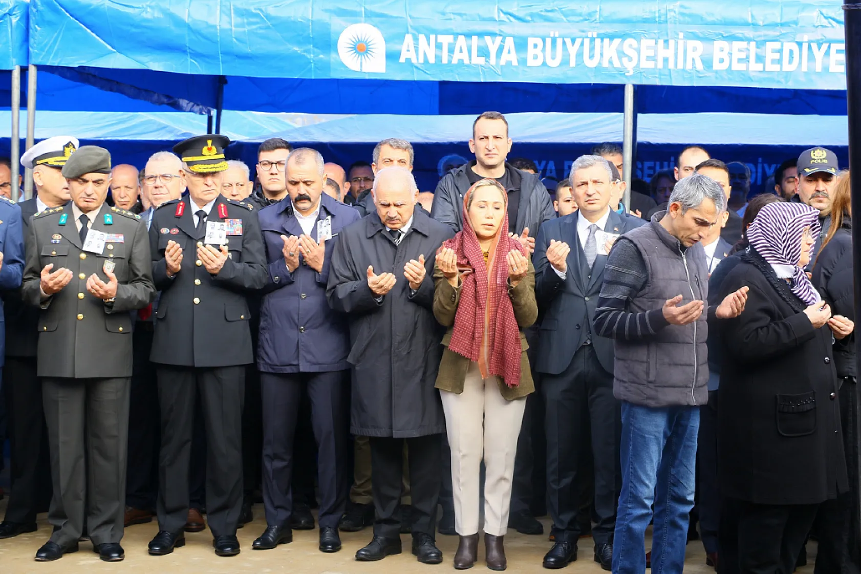 Helikopter kazasında hayatını kaybeden 3 kişi için tören düzenlendi