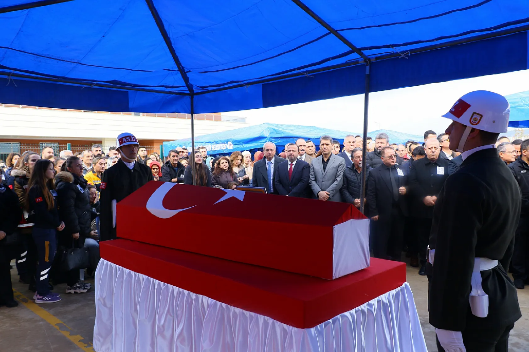 Helikopter kazasında hayatını kaybeden 3 kişi için tören düzenlendi