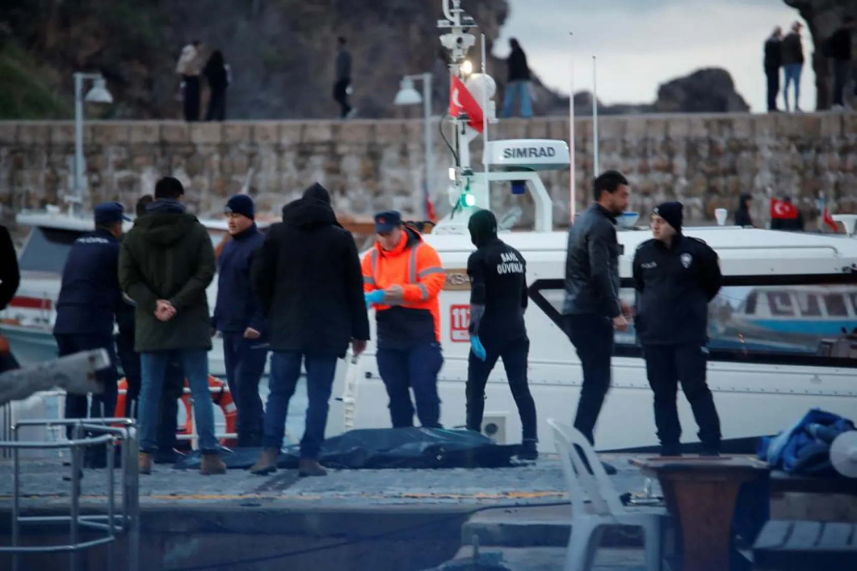 Denize düşen şahsı arama çalışmalarında başka bir kişiye ait ceset bulundu