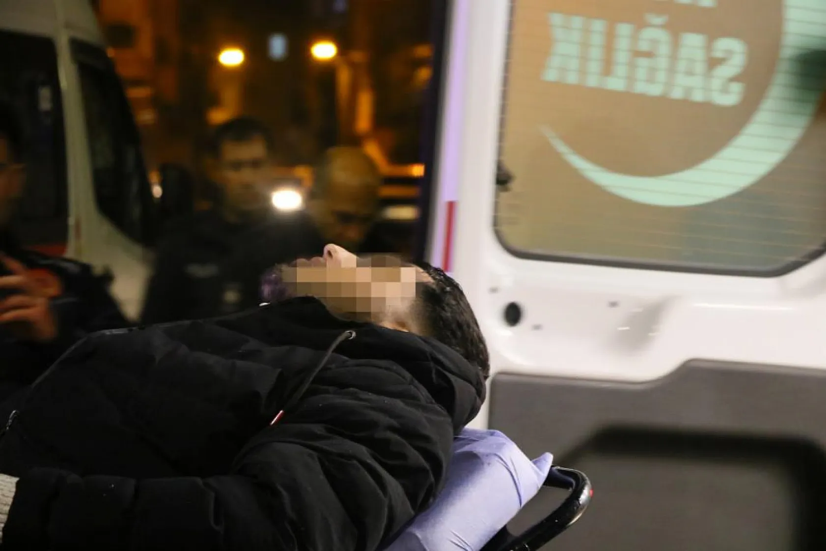 İki otomobil sokak keşiminde çarpıştı: 2 yaralı