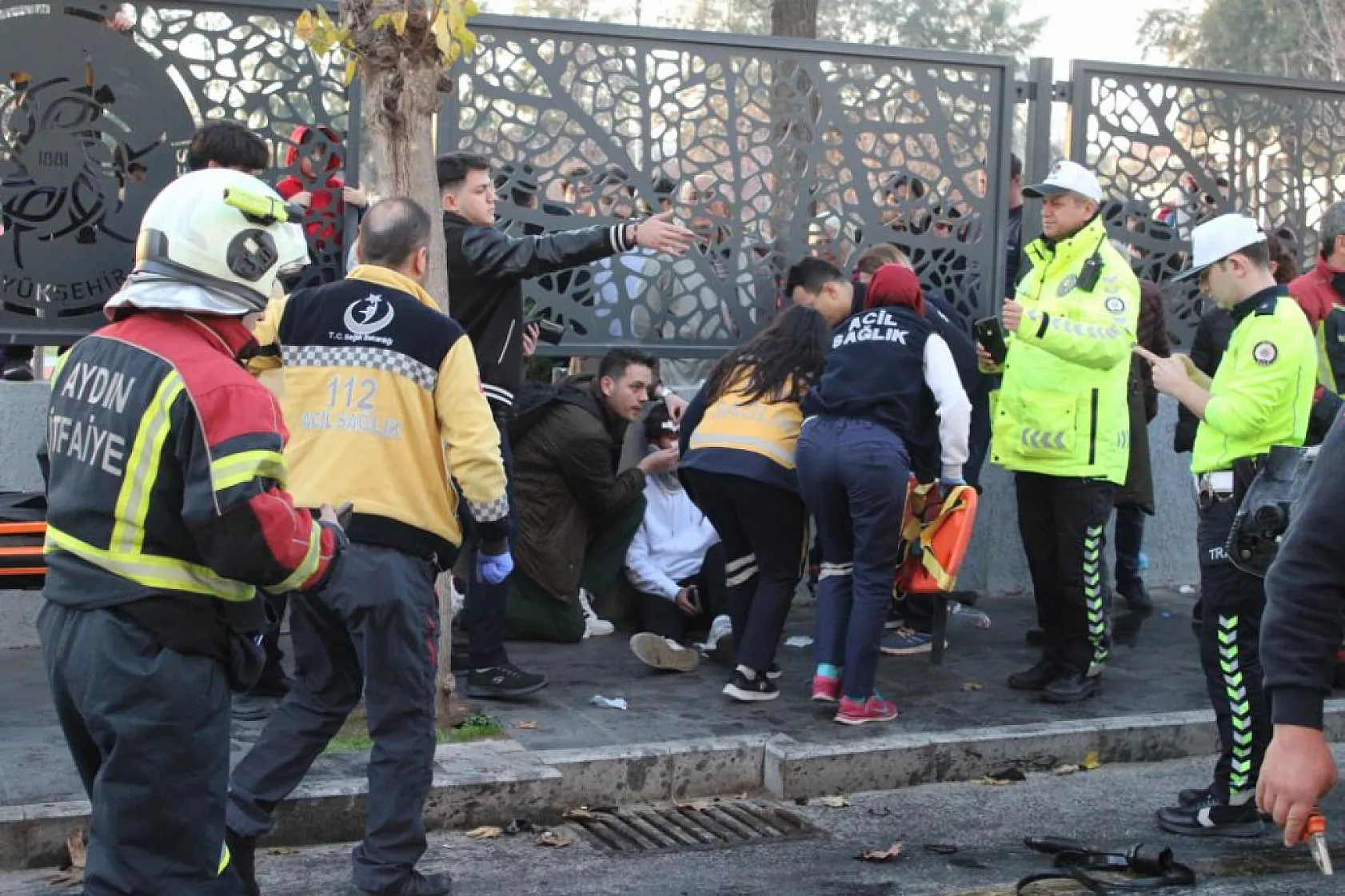 Refüje çarpıp takla attı: 4 yaralı