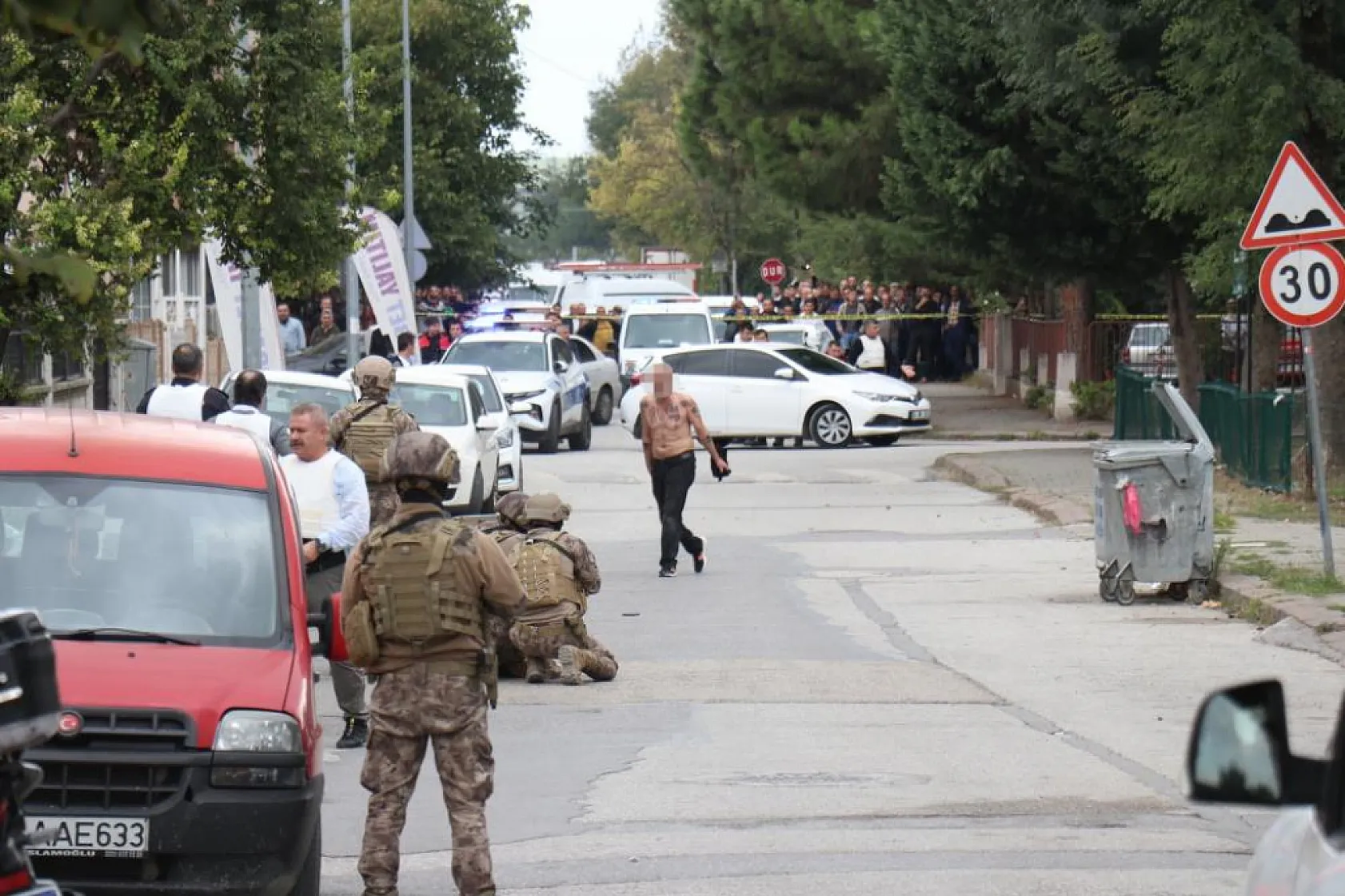 Vahşet: Eski polis, sevgilisini boğazından defalarca bıçakladı