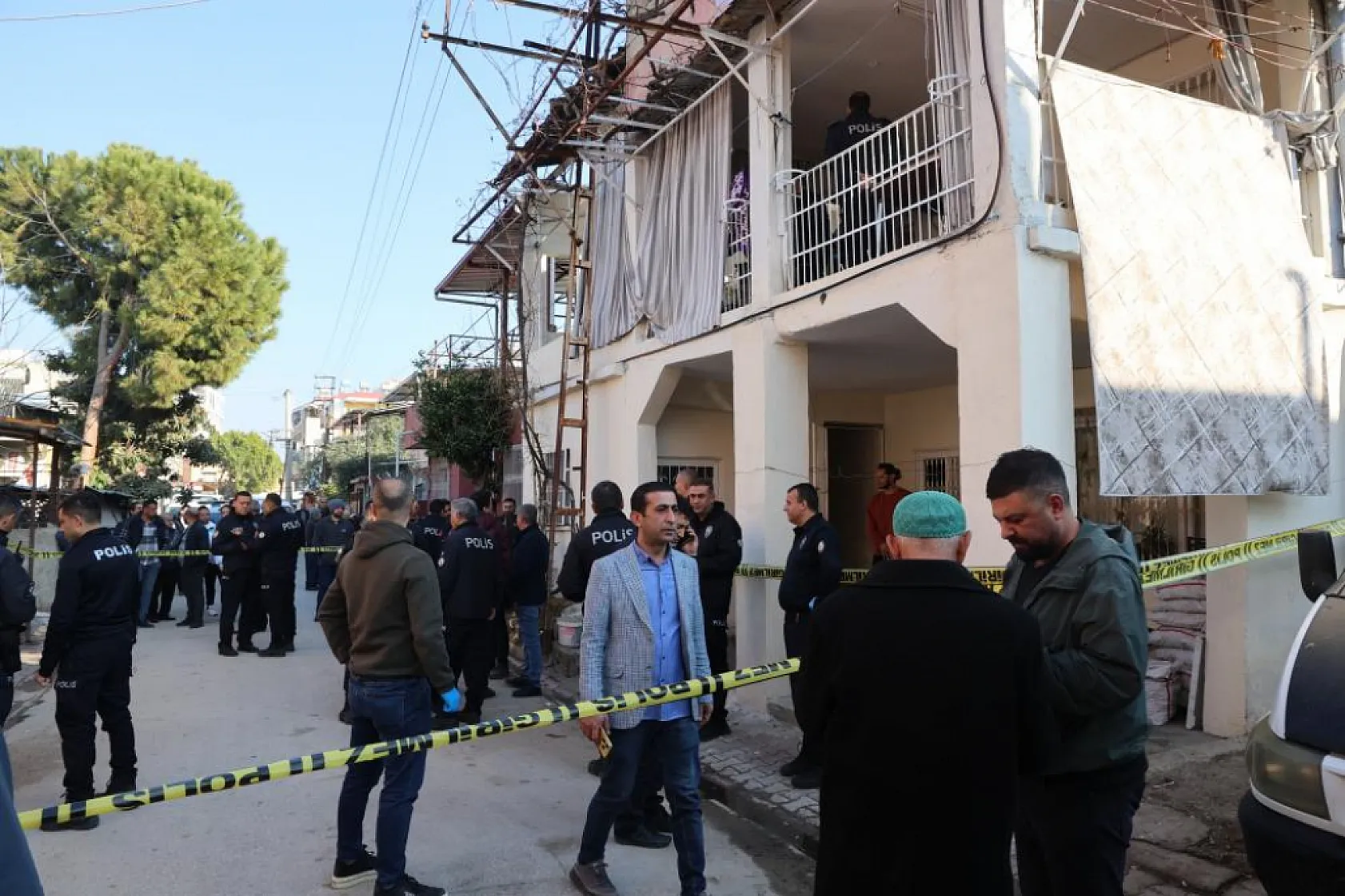 Kahvaltı sofrasında vahşet: İki kadın bir erkek bıçaklanarak öldürüldü