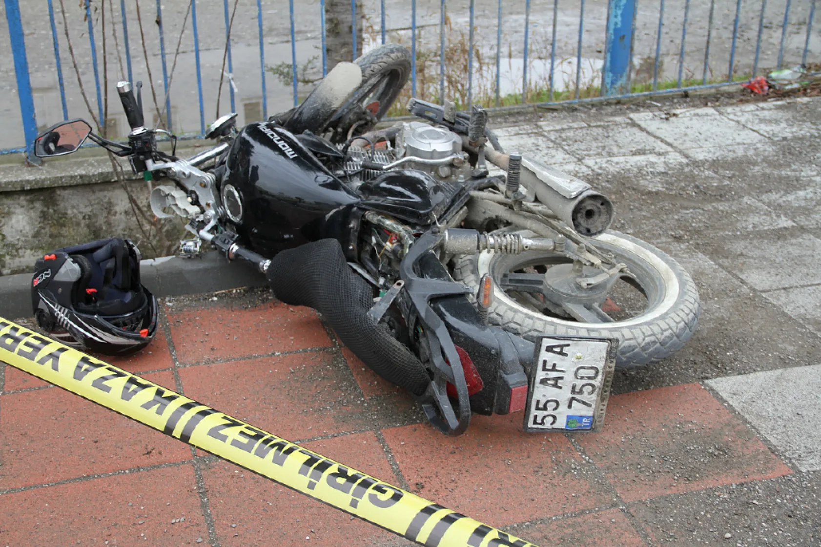 Motosiklet hafif ticari araca çarptı: 1 ölü