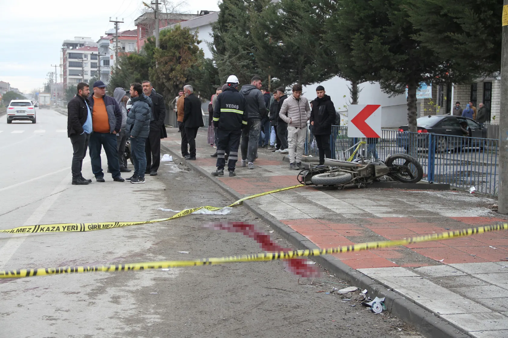 Motosiklet hafif ticari araca çarptı: 1 ölü