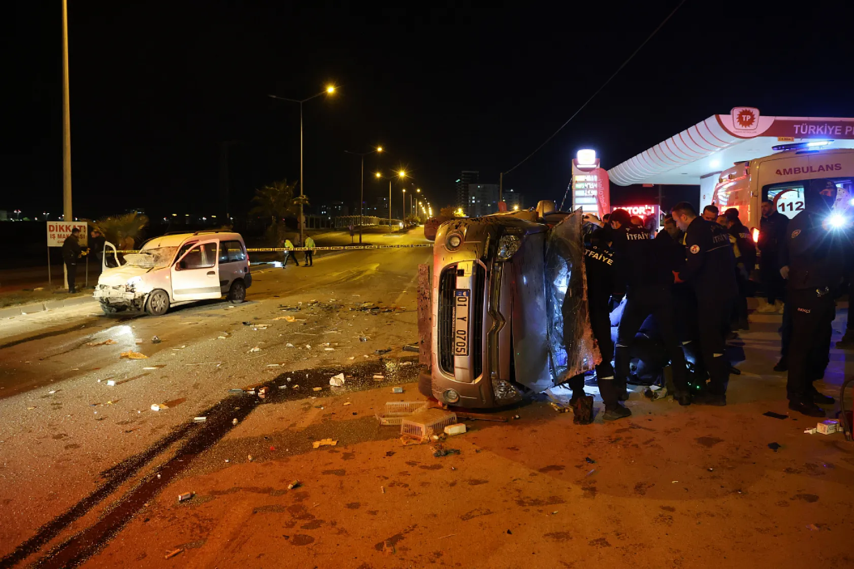 Feci kaza... Ters yöne girdi, karşıdan gelen araçla çarpıştı: 1 ölü, 2 yaralı