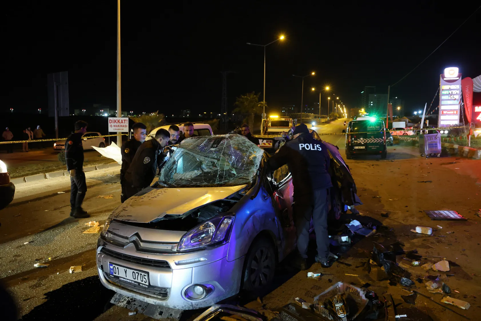 Feci kaza... Ters yöne girdi, karşıdan gelen araçla çarpıştı: 1 ölü, 2 yaralı