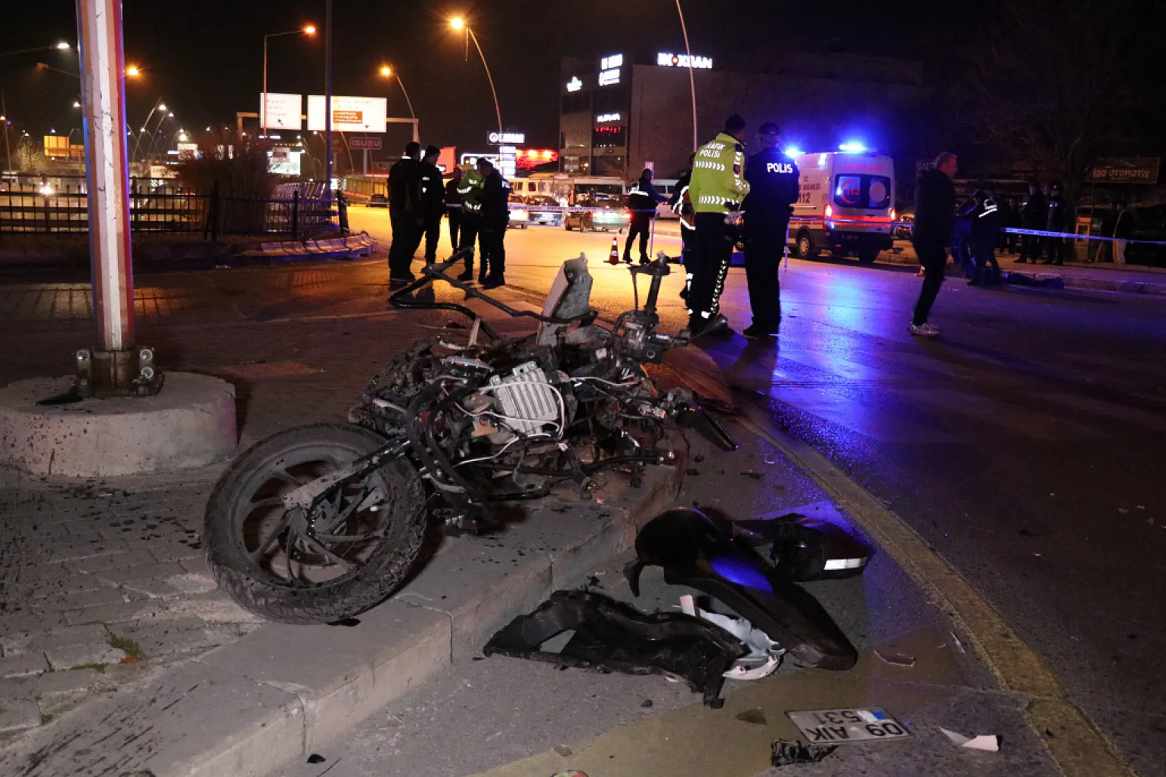 Otomobilin çarpması sonucu genç motokurye hayatını kaybetti