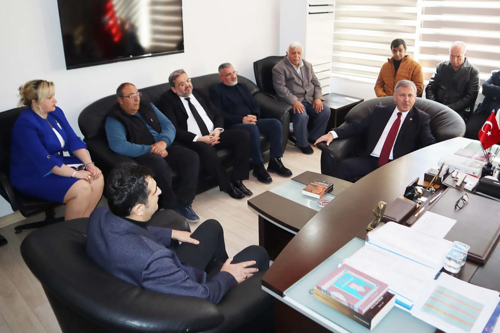Milletvekili Özdağ gazeteciyi azarladı: 'Siz gazeteci misiniz'