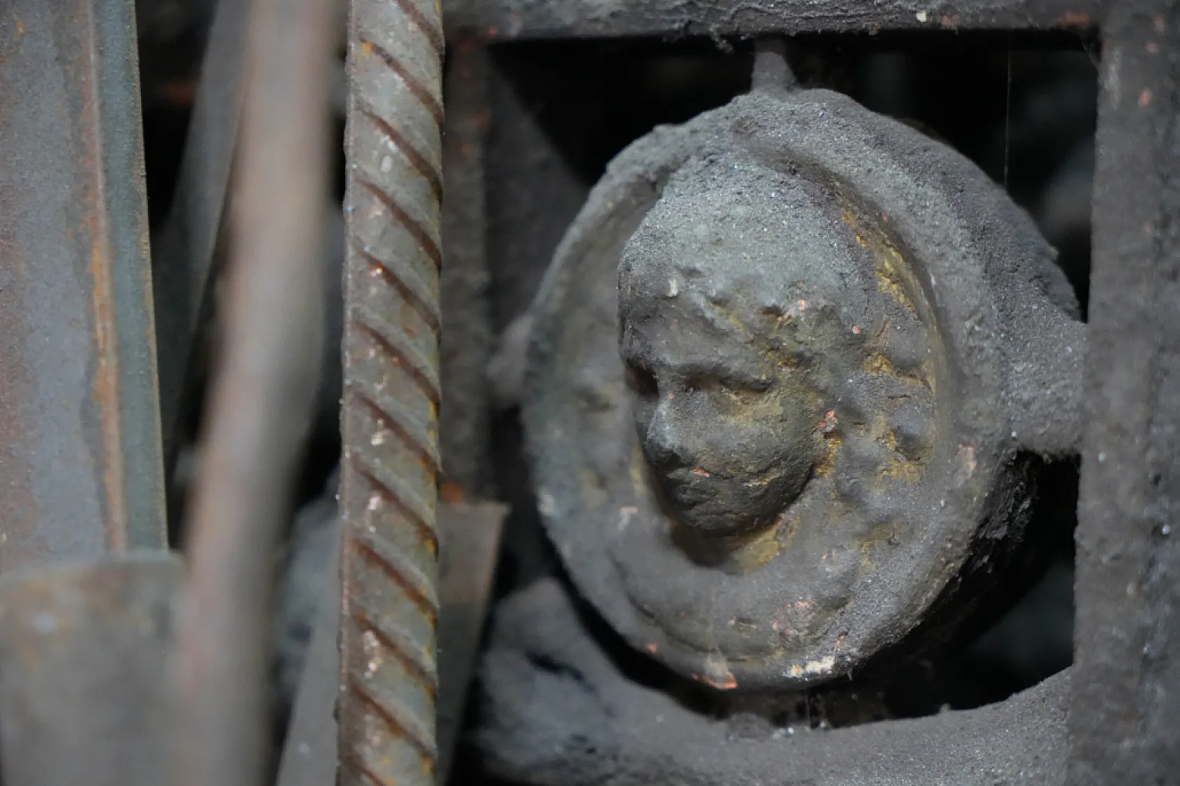 Papazlar demircideki 'Meryem Ana' figürlü tarihi kapının peşinde