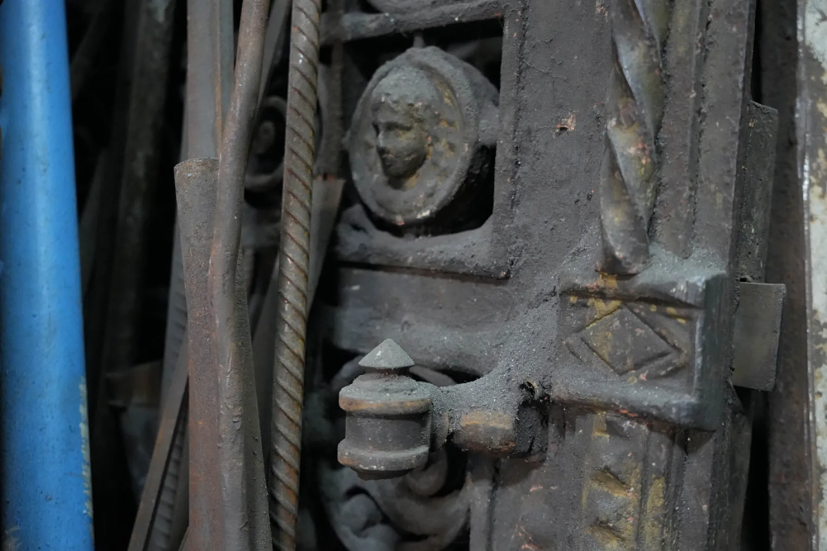 Papazlar demircideki 'Meryem Ana' figürlü tarihi kapının peşinde