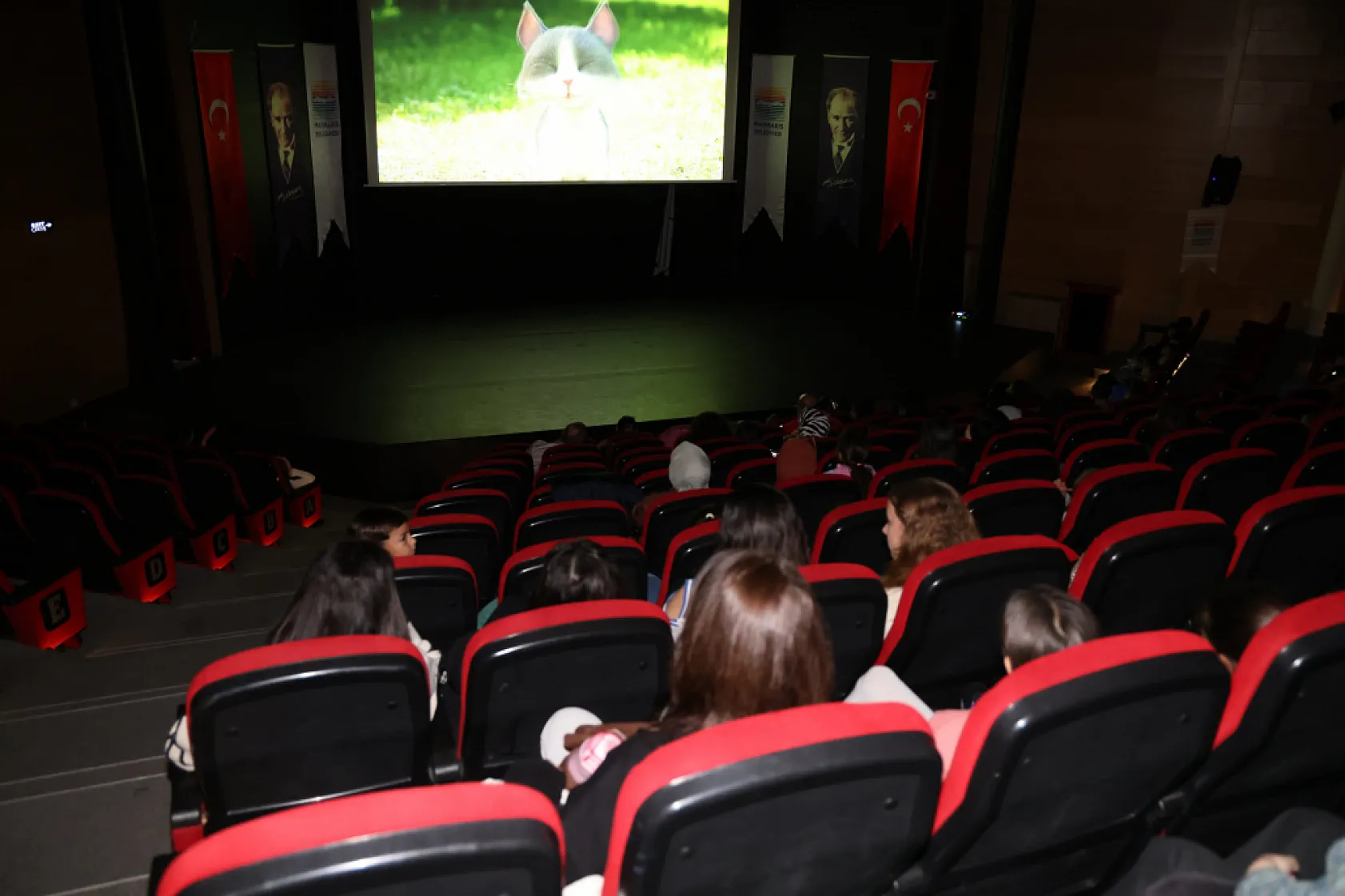Marmarisli çocuklar tatillerini dolu dolu geçiriyor