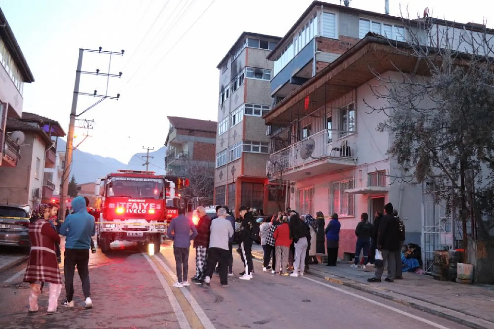 Sobadan Yangın: Anne, Bebeğini Pencereden Atarak Kurtarmaya Çalıştı, Kendisi Yanarak Can Verdi