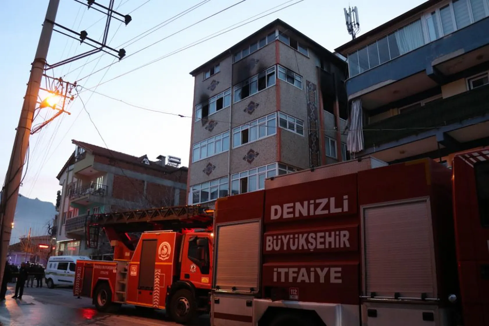 Sobadan Yangın: Anne, Bebeğini Pencereden Atarak Kurtarmaya Çalıştı, Kendisi Yanarak Can Verdi