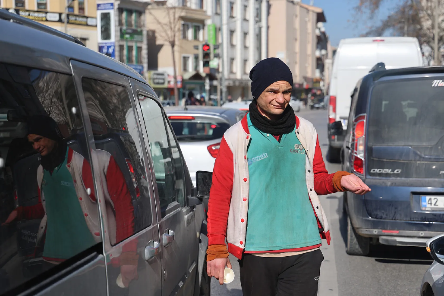 '100 bin lira verseler de bırakmam!' diyerek dilenciliği savundu!