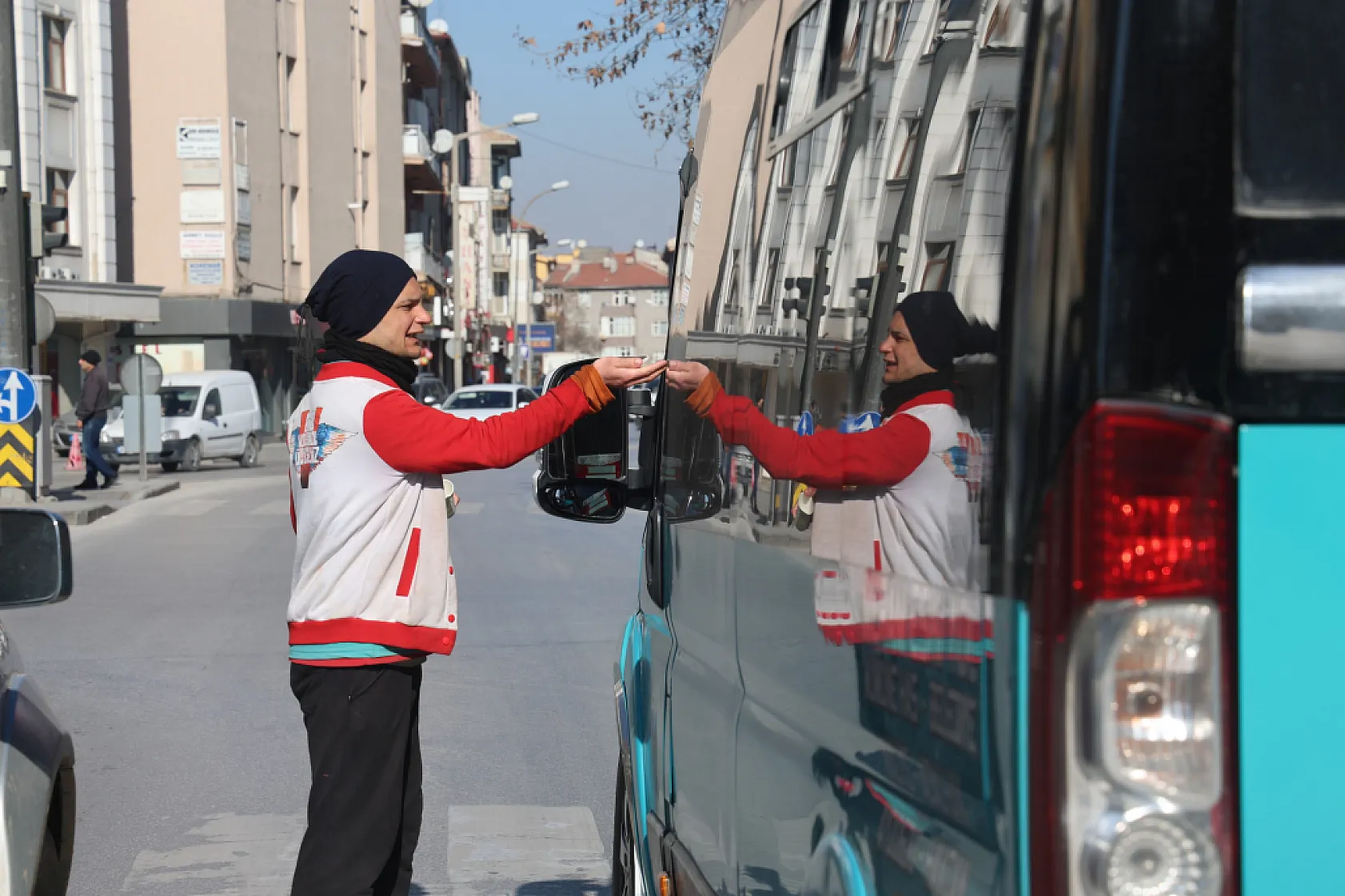 '100 bin lira verseler de bırakmam!' diyerek dilenciliği savundu!