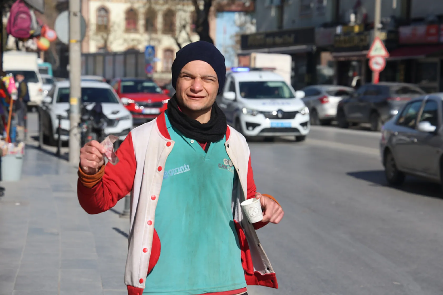 '100 bin lira verseler de bırakmam!' diyerek dilenciliği savundu!