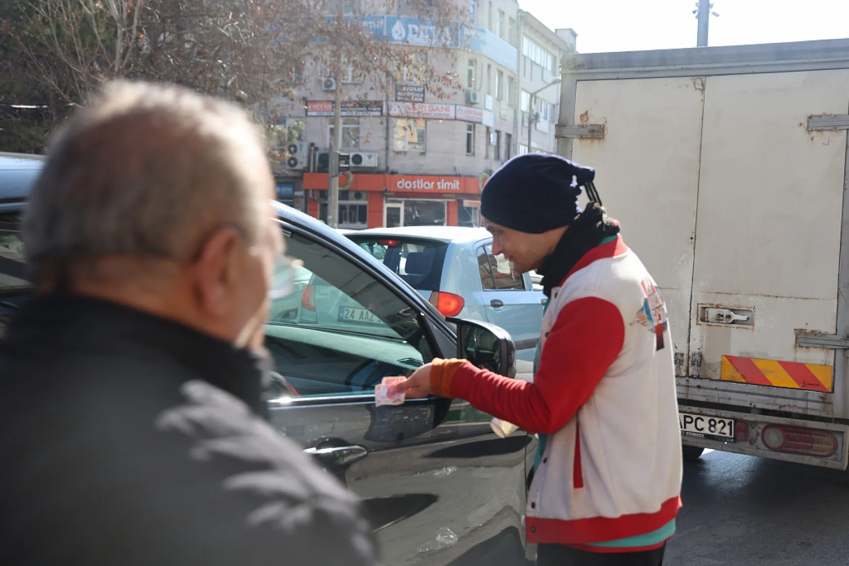 '100 bin lira verseler de bırakmam!' diyerek dilenciliği savundu!