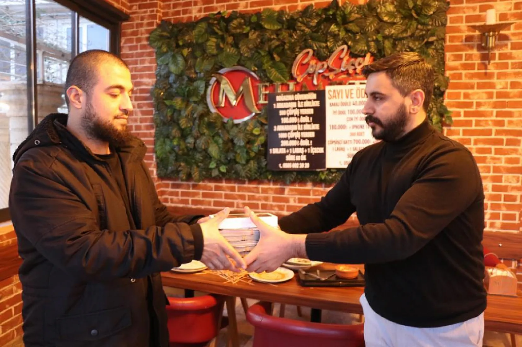 Denizli'de inanılmaz rekor! 360 çöp şiş yedi, servet kazandı