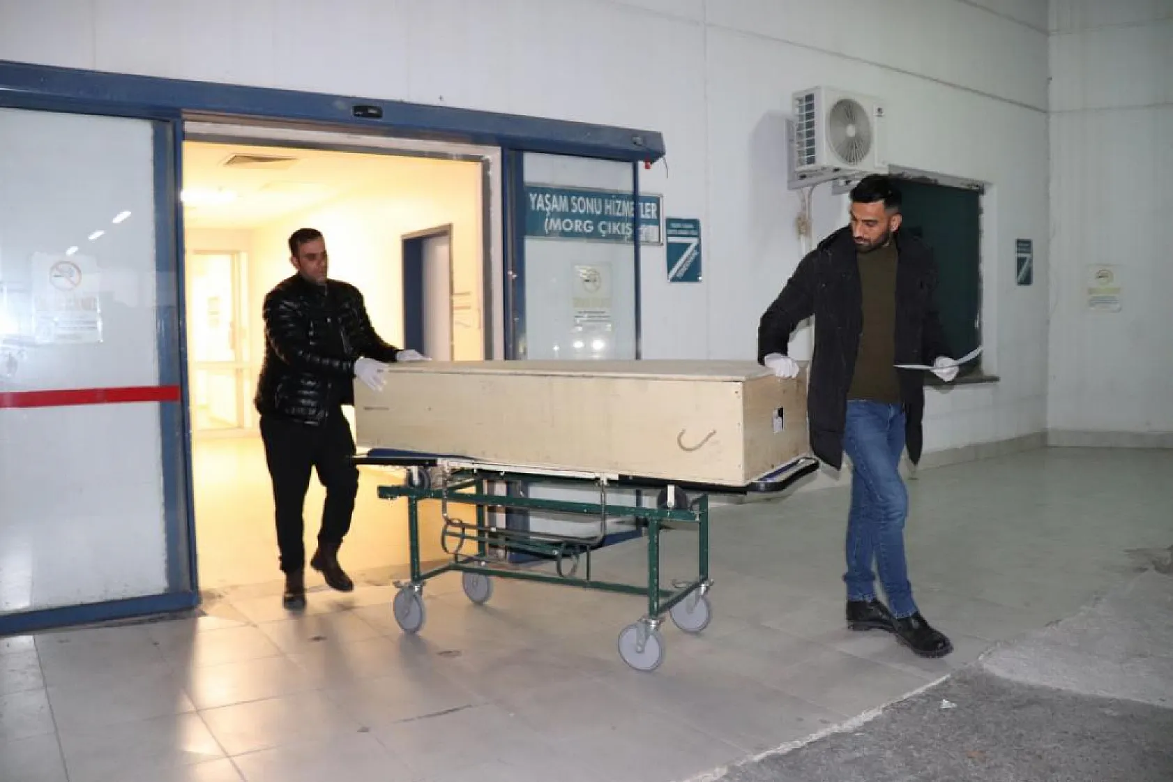 Yolun karşısına geçmeye çalışan yaşlı adam otomobilin çarpması sonucu öldü