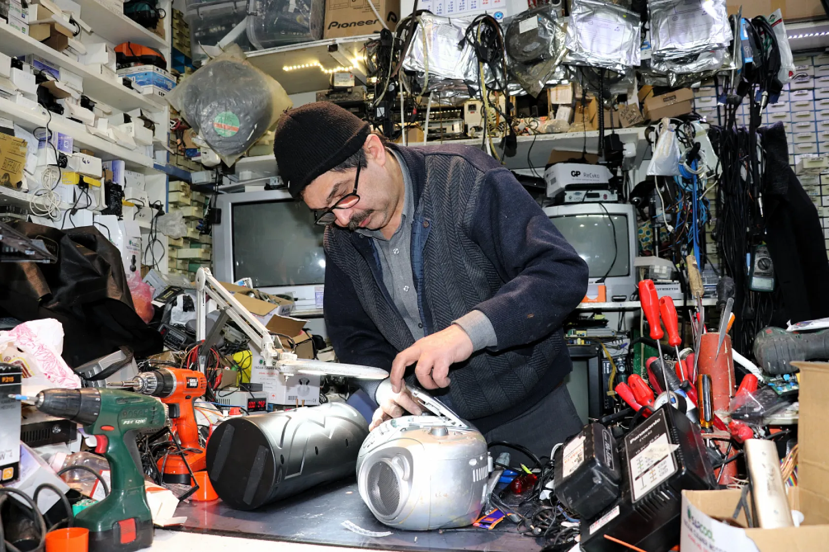 Modern çağa yenik düşen radyolar, doğal afetlerde hayat kurtarabilir