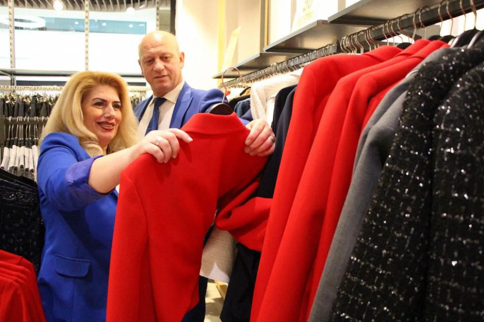 26 yıldır aynı renk giyiniyorlar! Türkiye'nin en renkli aşıkları şaşırtıyor!