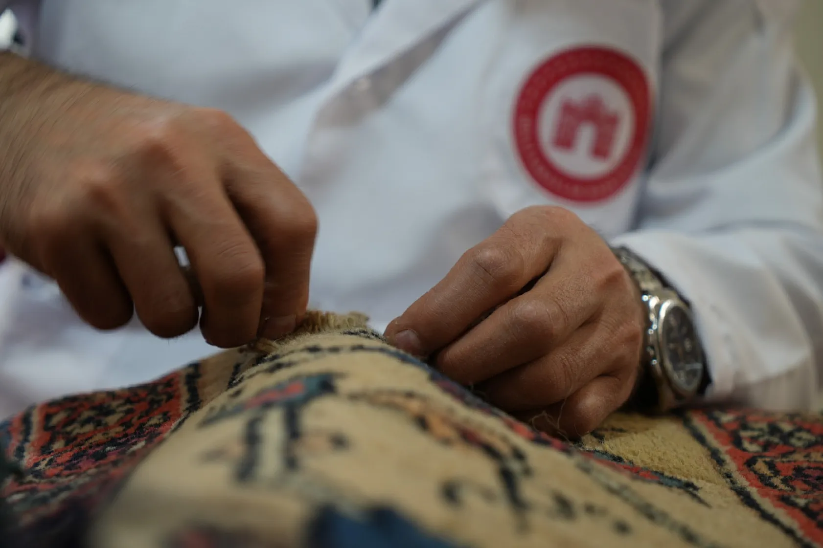 200 yıllık saray halıları usta ellerde yeniden hayat buluyor