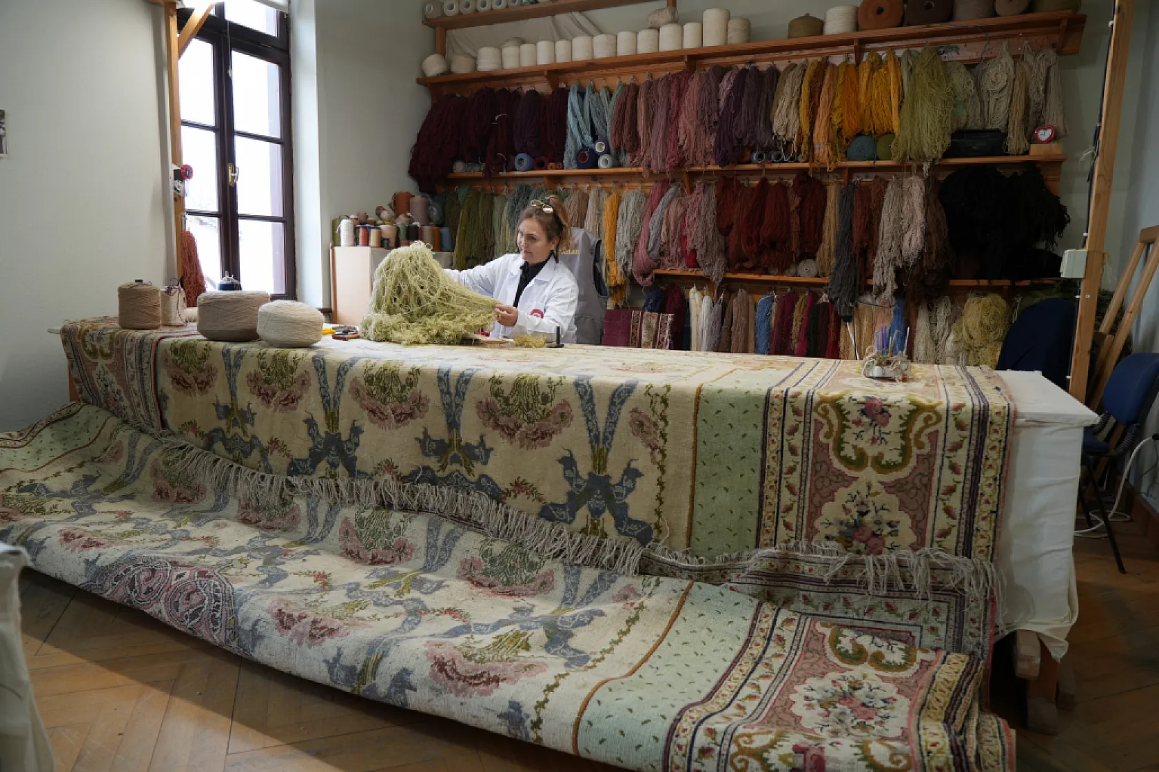 200 yıllık saray halıları usta ellerde yeniden hayat buluyor