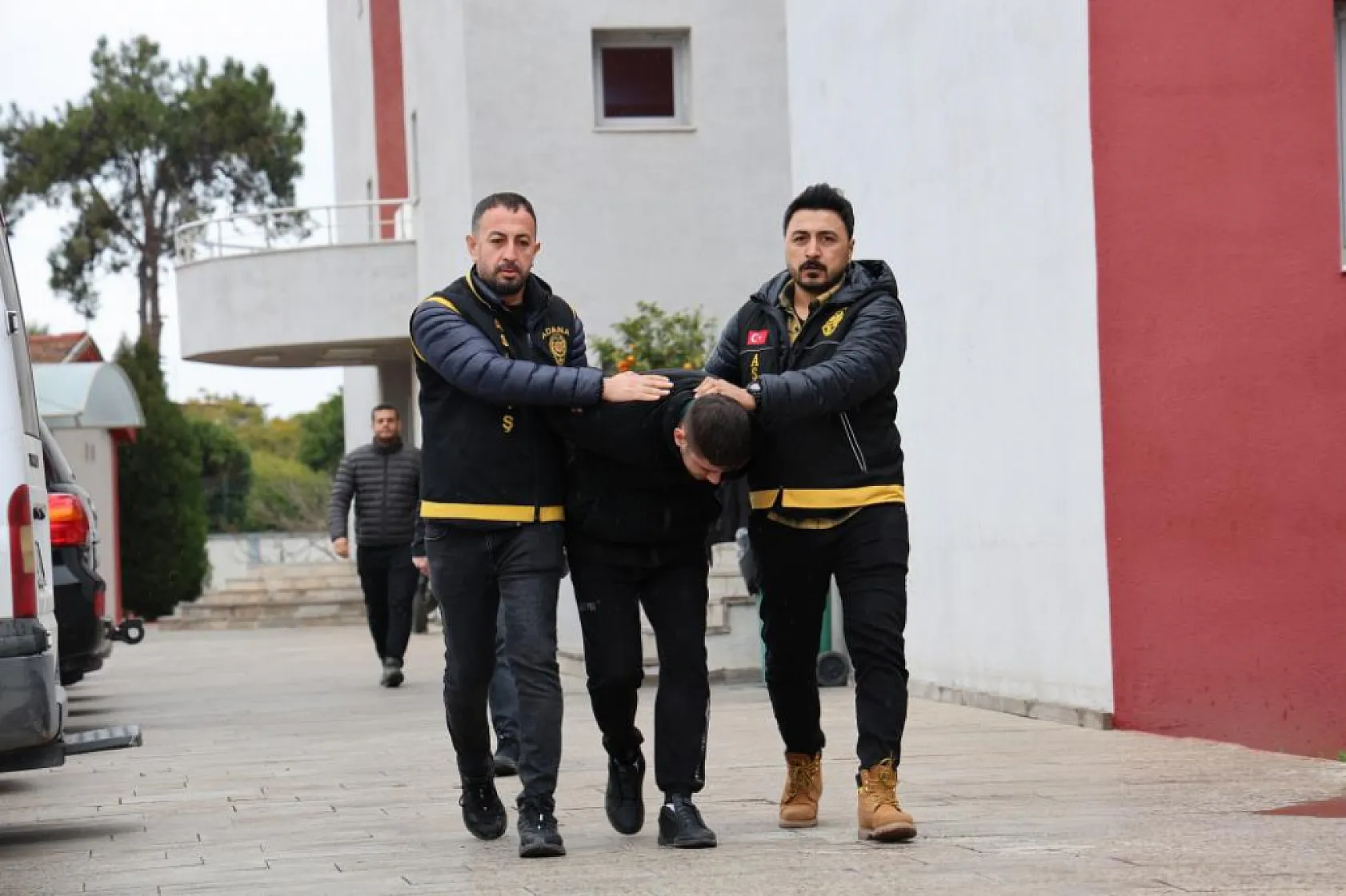 3 kişiyi öldürdü, 'Hayatım karardı' dedi