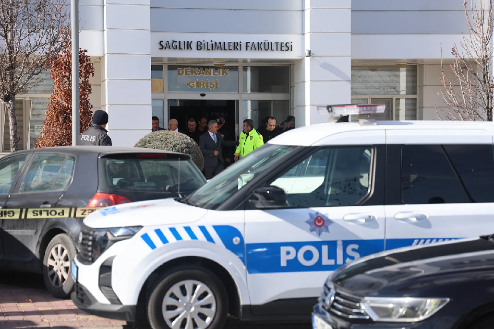 Konya'da fakültede dekan yardımcısı vuruldu