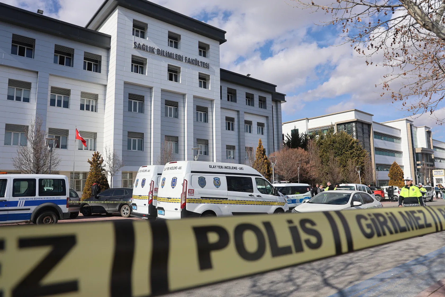 Konya'da fakültede dekan yardımcısı vuruldu