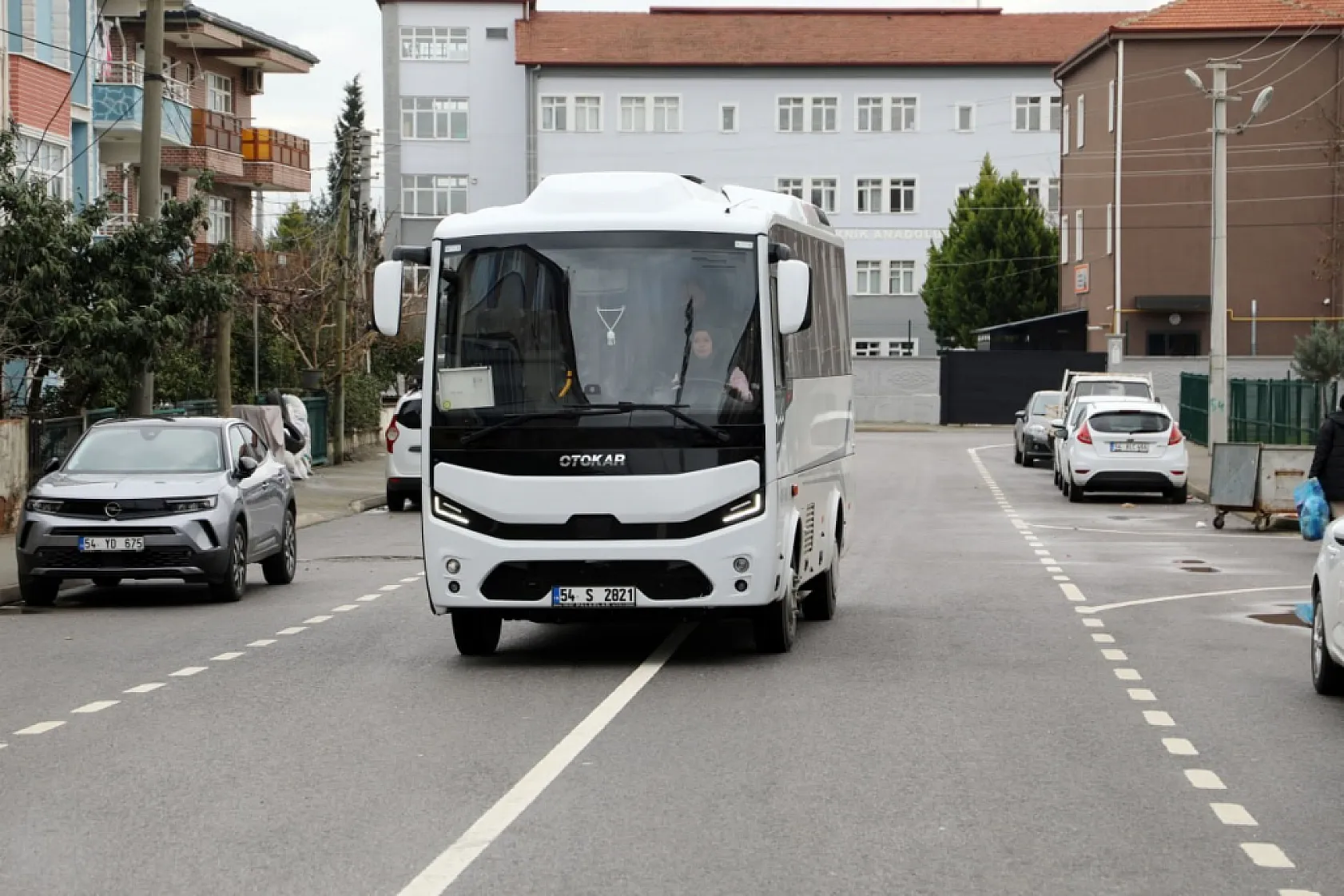 Servis şoförlüğü yapan 44 yaşındaki kadın, erkeklere taş çıkartıyor