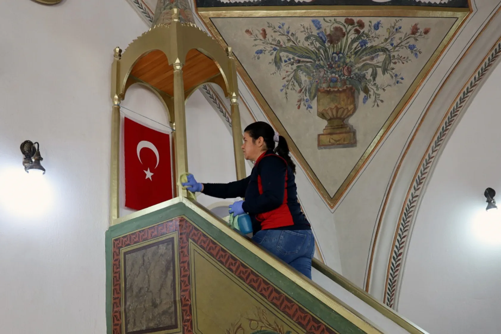 Menteşe Belediyesi'nden Ramazan öncesi camilerde temizlik