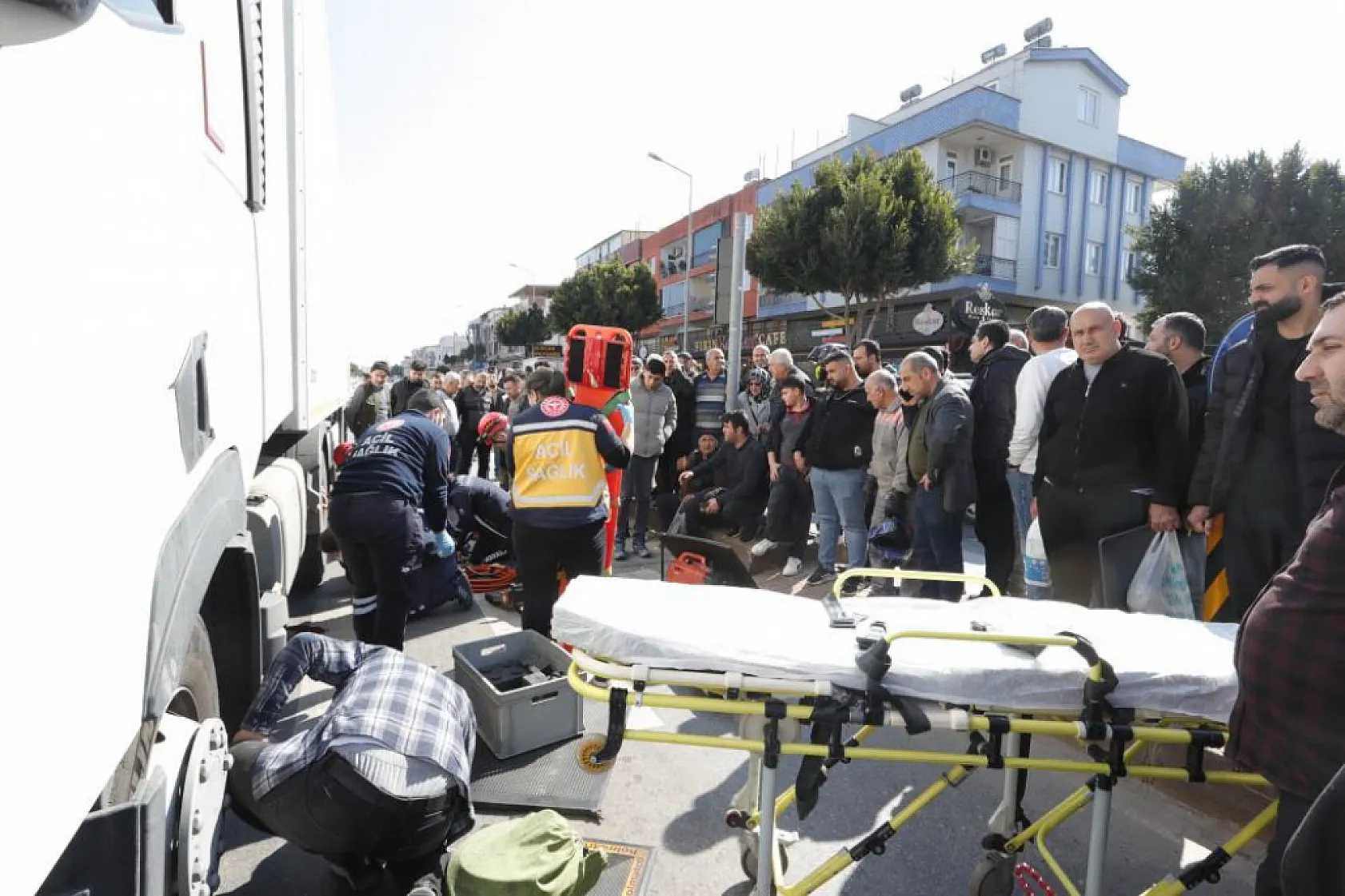 Yaşlı adam tırın altında kaldı, yol arkadaşının 'Vay Ali'm vay' feryadı yürek burktu