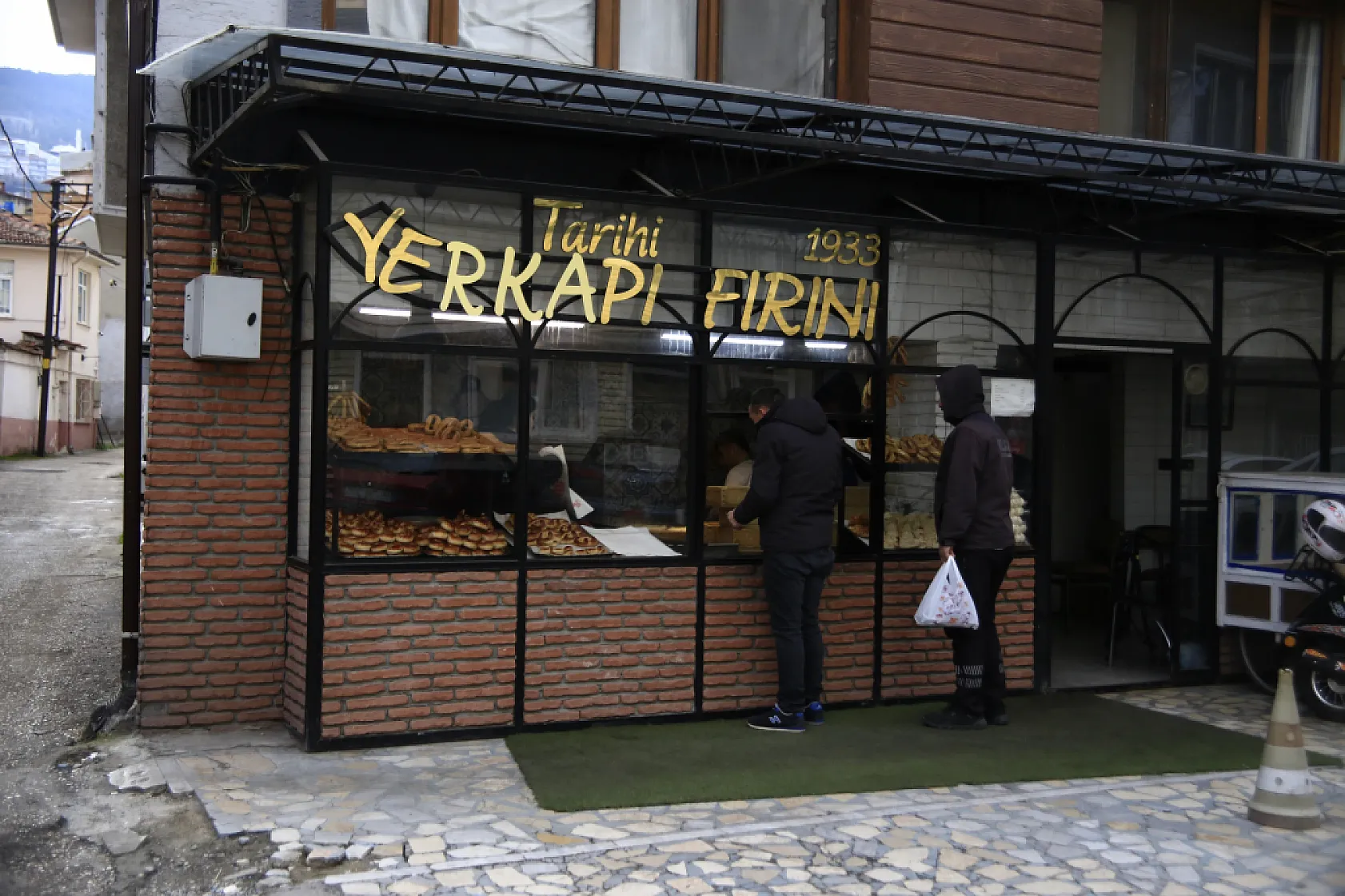 92 yıllık gelenek...İftariyelik tabanca, kılıç, testi ve telefon