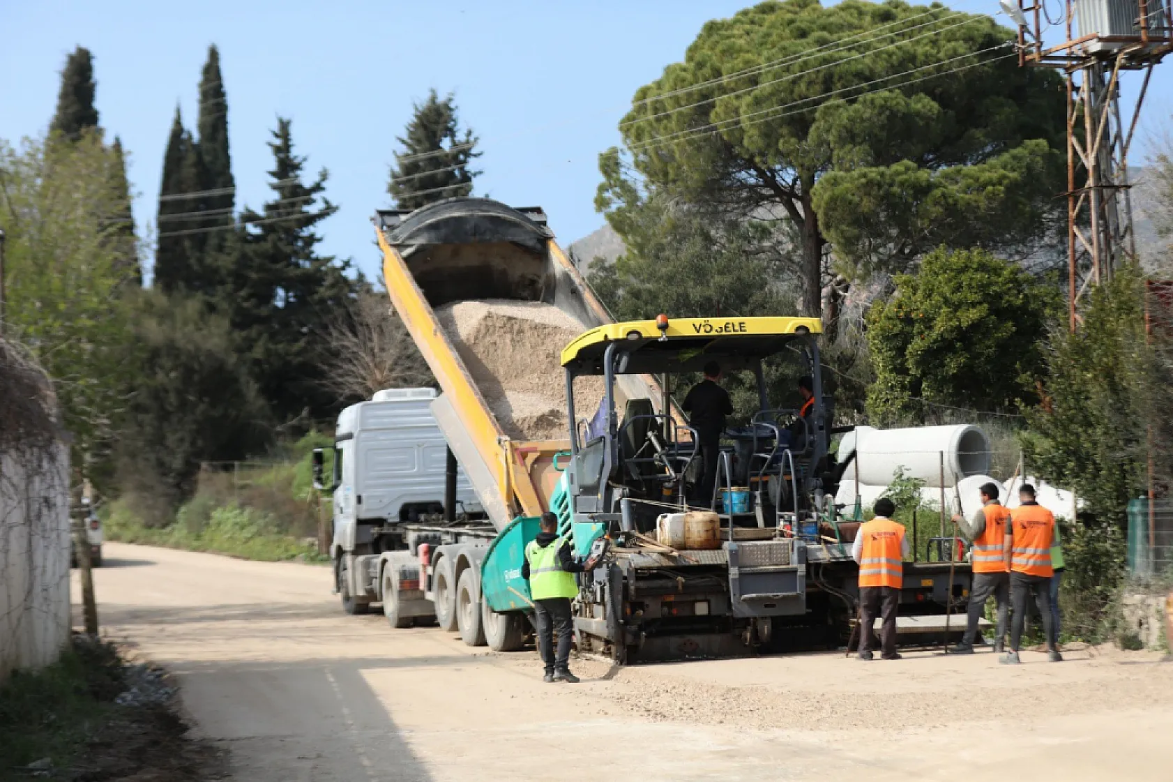 Büyükşehir'in Bodrum'da 28 milyonluk yol çalışmaları devam ediyor