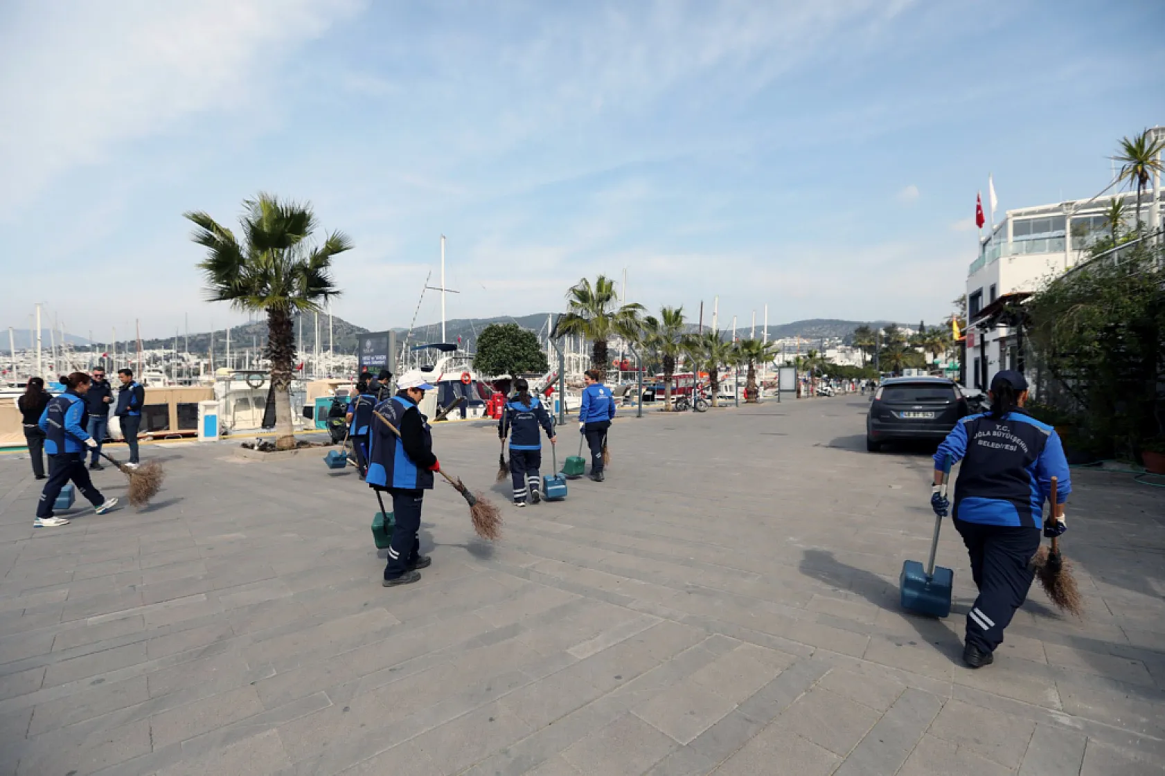 Muğla sokaklarının temizliği kadınlara emanet