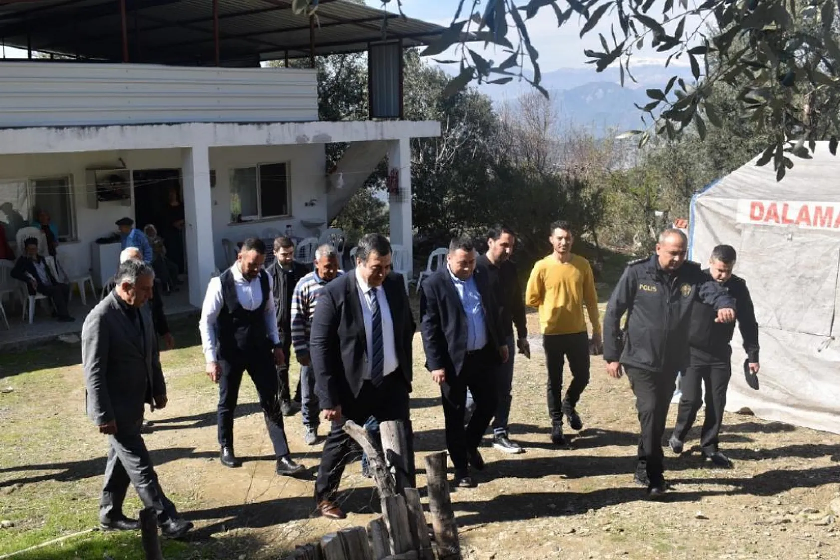 Kaymakam Yakuta, yangında mağdur olan vatandaşla görüştü
