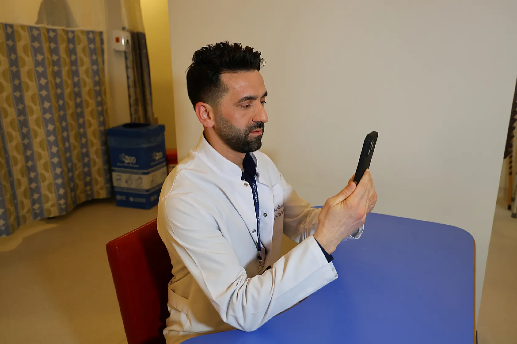 Aşırı telefon ve bilgisayar kullanımı 'Text Neck' sendromuna yol açıyor