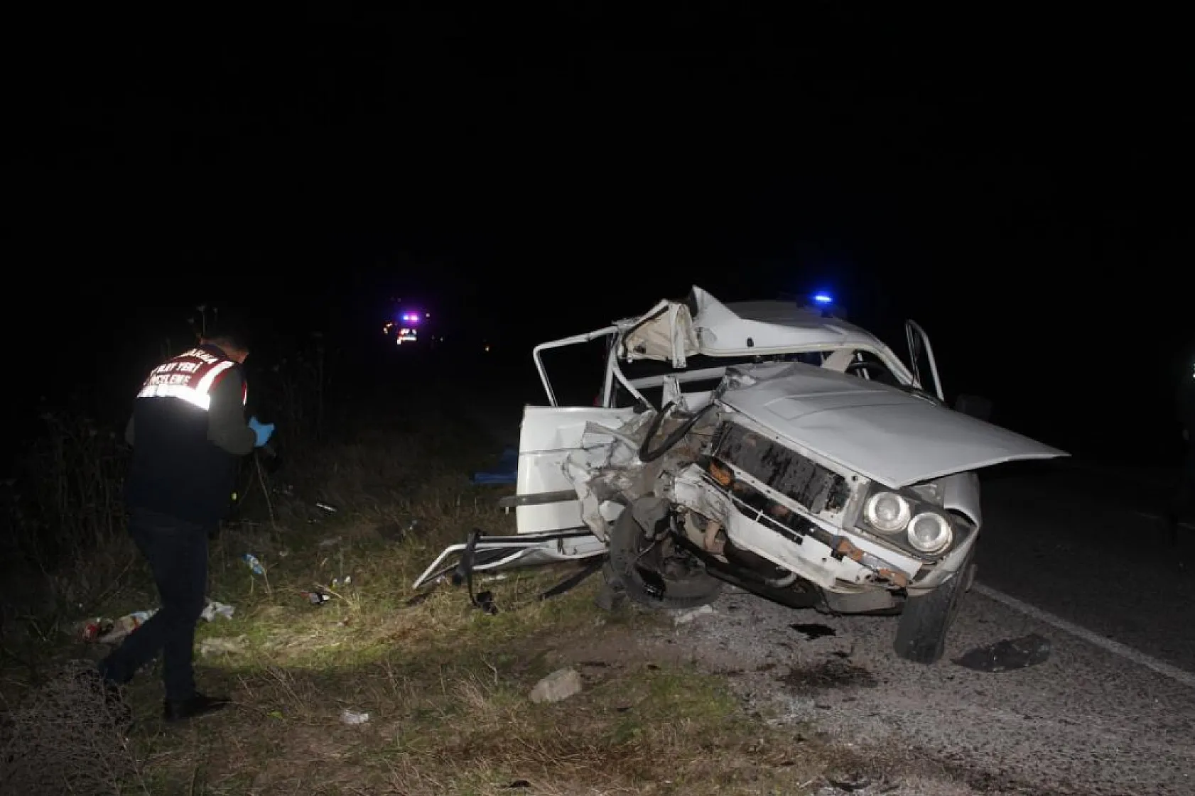 Feci trafik kazası! Otomobil kamyona arkadan çarptı, 1 ölü, 3 yaralı