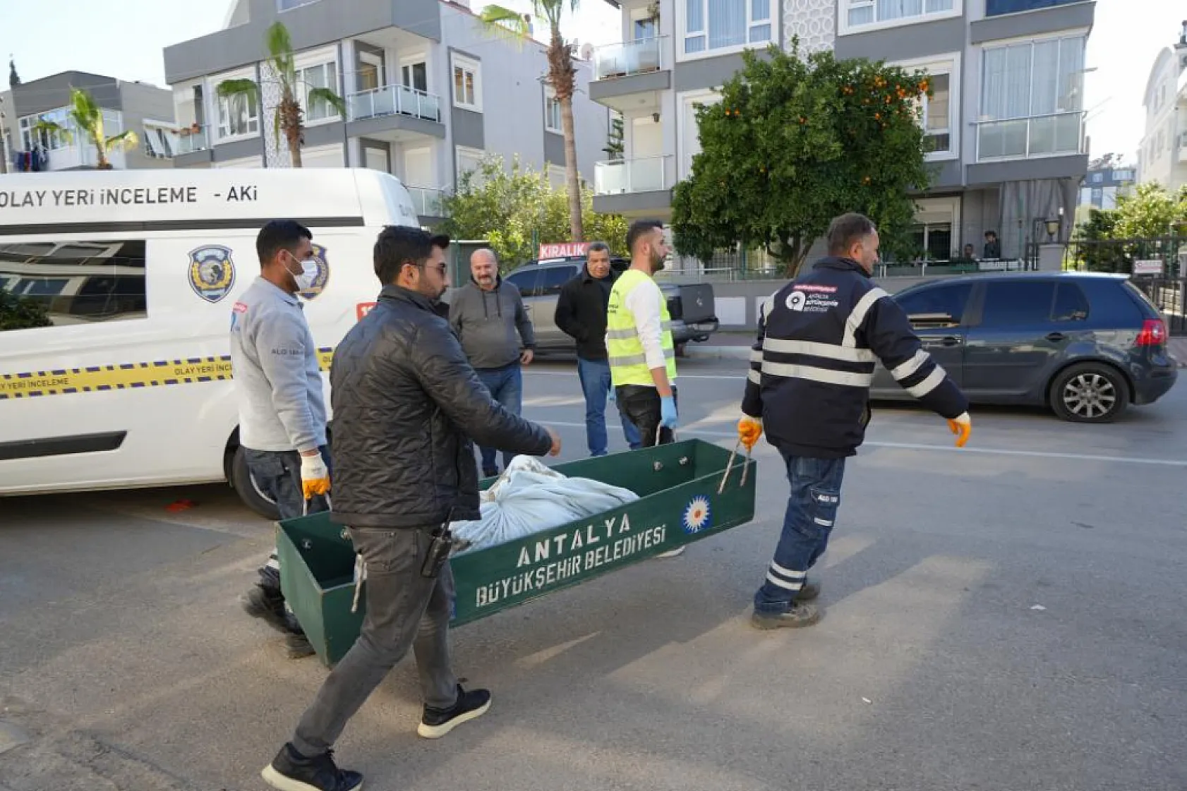 Gardırobun içinde kendini yakan adam hayatını kaybetti