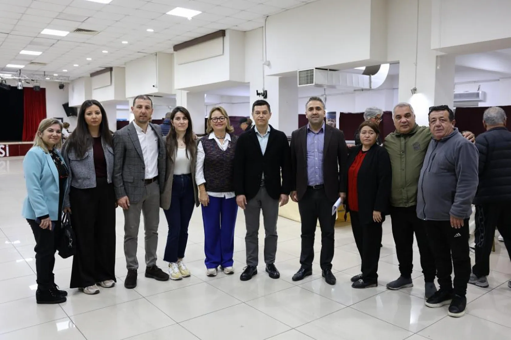 Başkan Ünlü ön seçim için oyunu kullandı