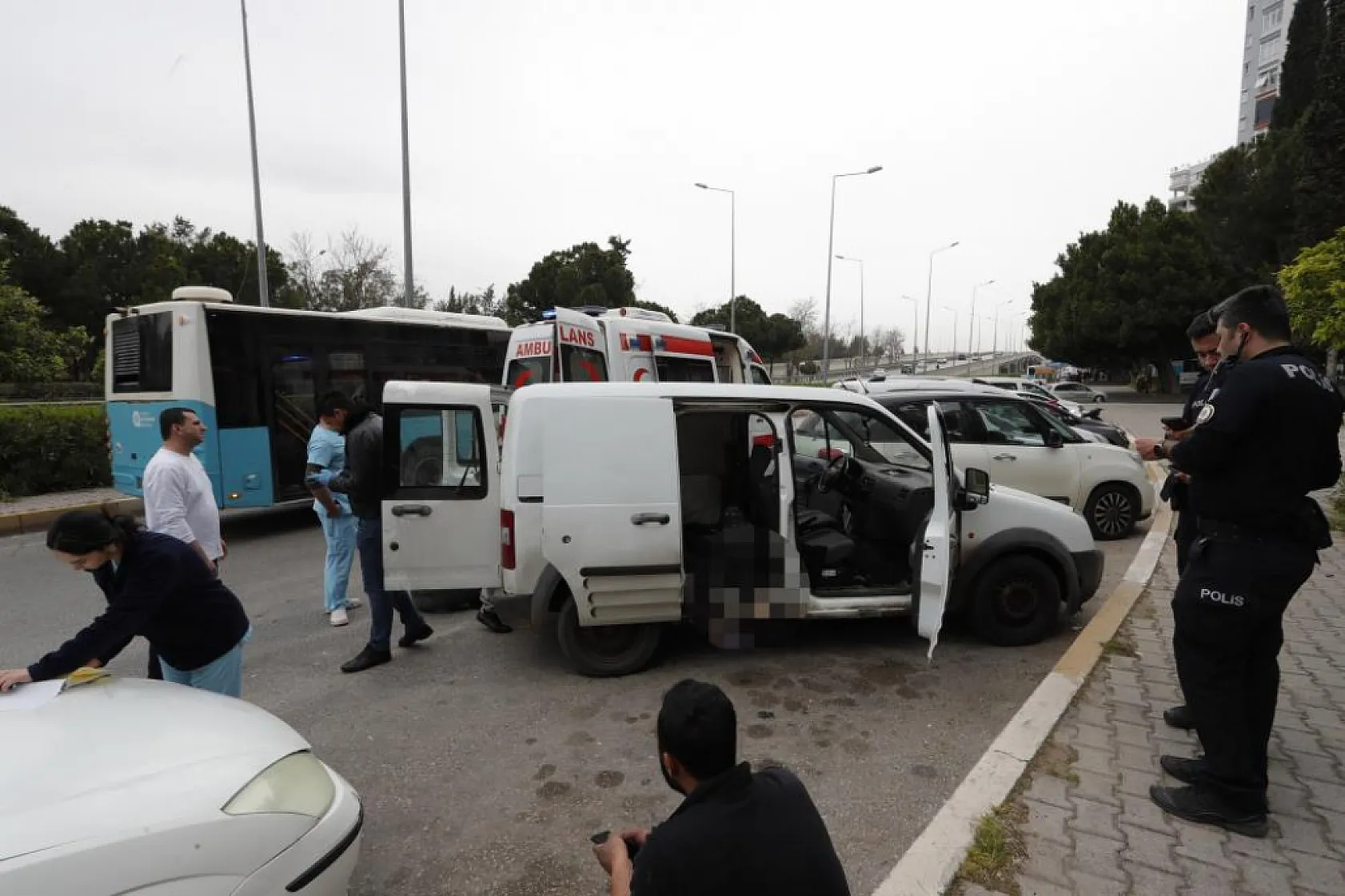 Adliyeye birlikte geldiği arkadaşını 1 saat sonra ölü olarak buldu