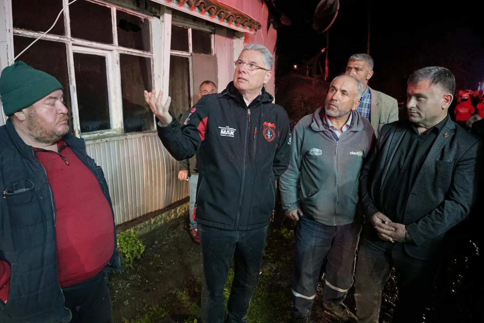 18 ahşap ev alev alev yandı