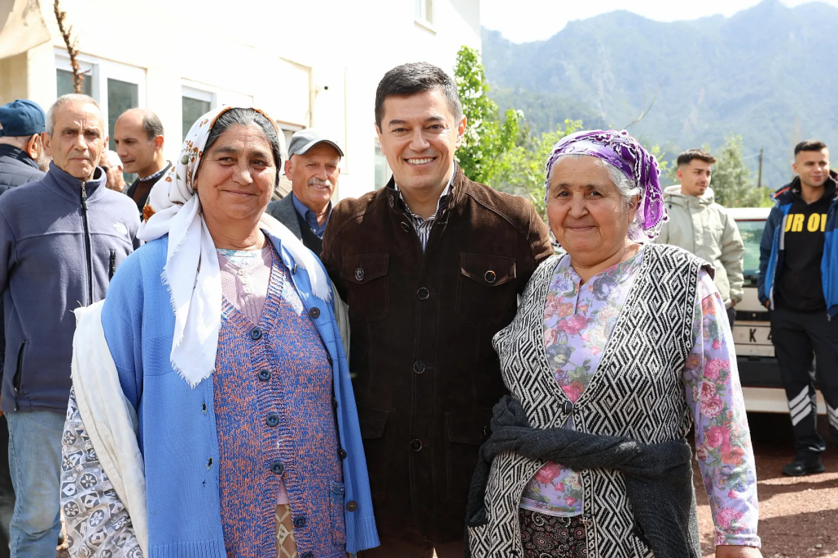 Başkan Ünlü, vatandaşlarla bayramlaştı