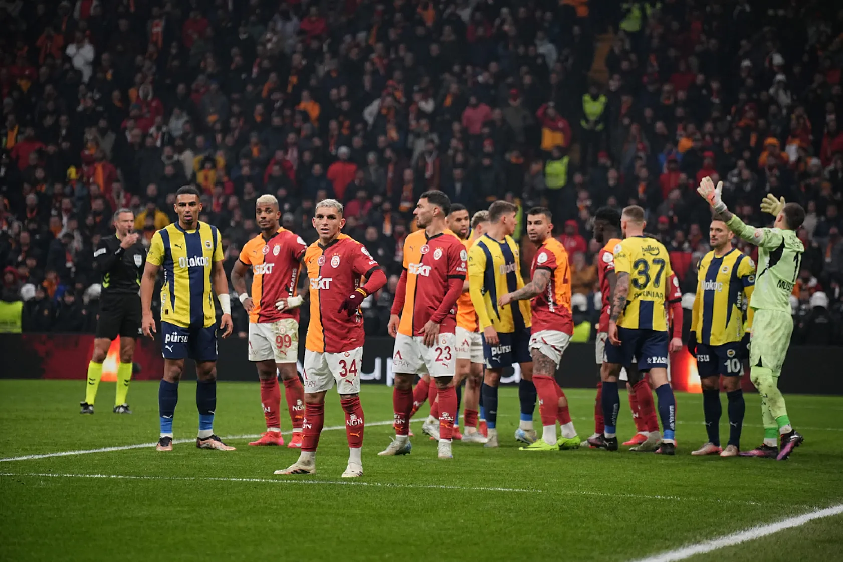 Fenerbahçe ile Galatasaray, Kadıköy'de 63. kez karşılaşacak