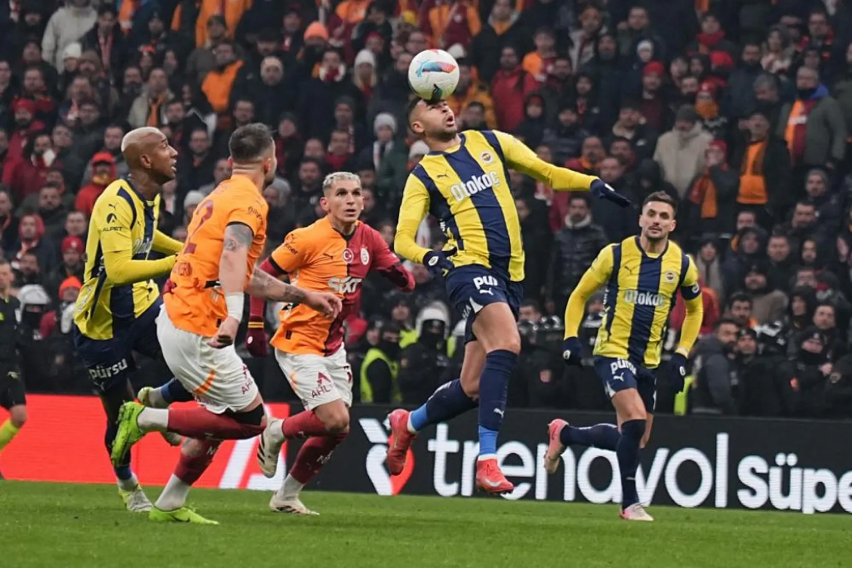 Fenerbahçe'de hedef derbiyi kazanıp yarı finale yükselmek