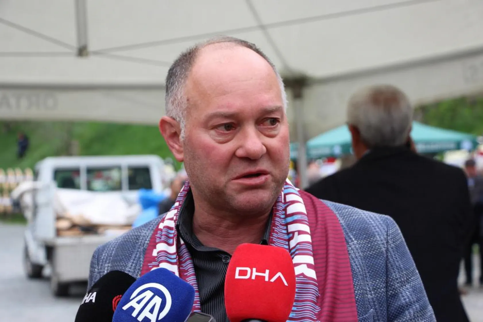 Ünlü sanatçı Volkan Konak vasiyetindeki ceviz ağacının altına gömülecek