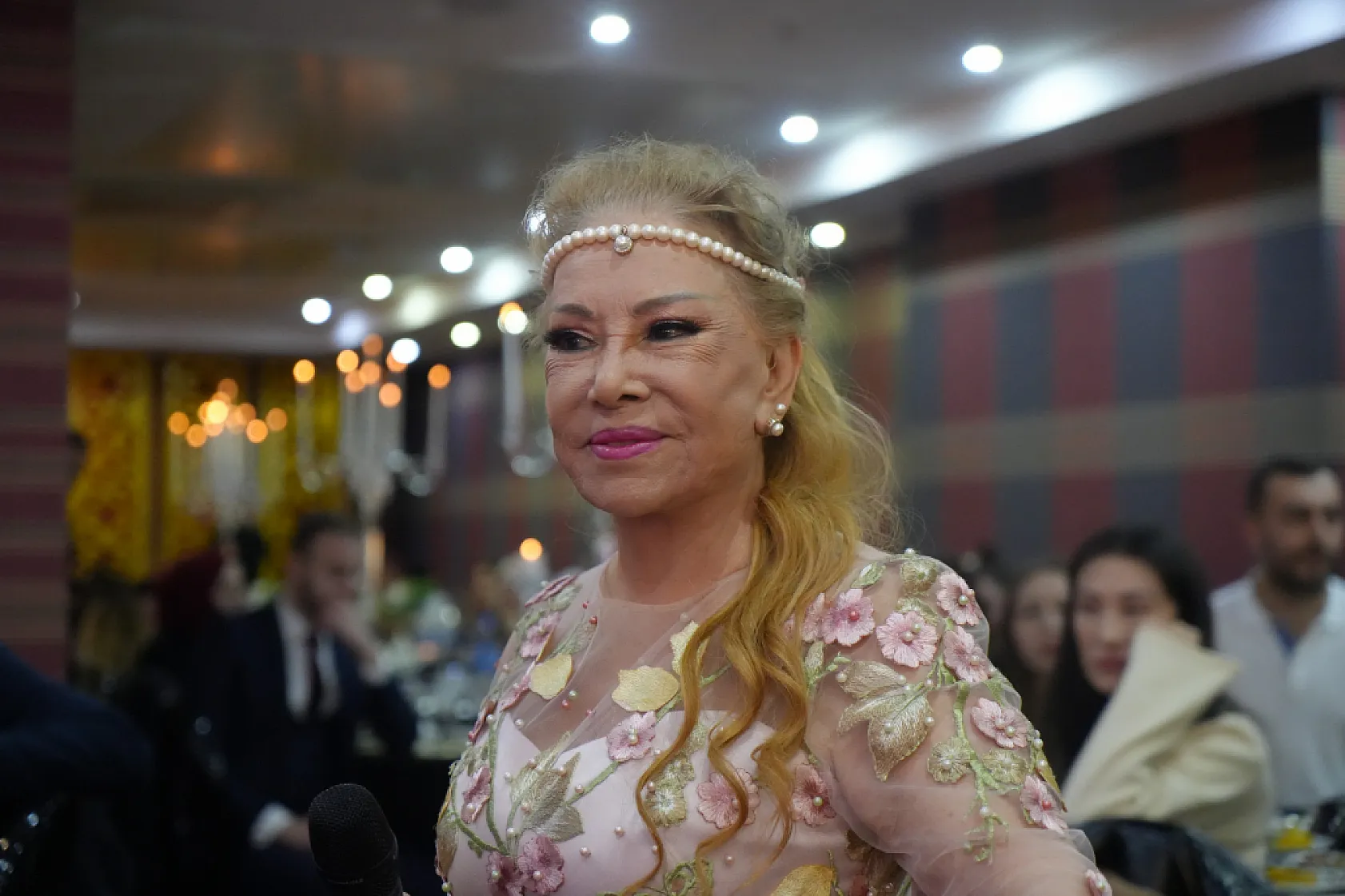 83 yaşındaki Bedia Akartürk: 'Halkıma daha güzel görünmek için ameliyat oldum'